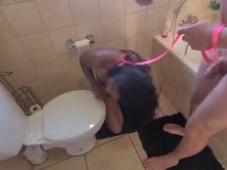 Człowiek toaleta hinduskie kurewka dostać pissed na i dostać jej głowa flushed followed przez ssanie penis