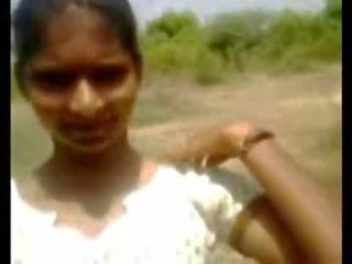 Indisch tiener dorp lieveling zuigen penis buitenshuis