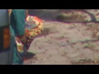Indian mătușile face urină în aer liber ascuns camera video