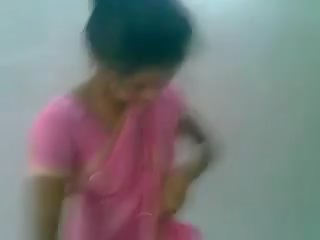 Telugu warna merah muda saree