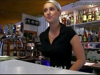 Terrific élite bartender follada para efectivo! - 