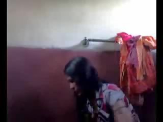 Indiškas sweetheart vonia šaudyti jos savarankiškai